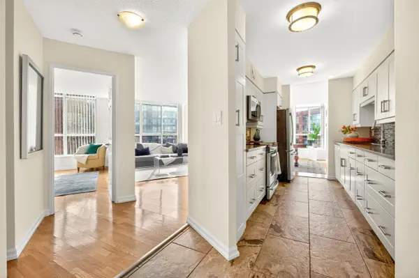 20 Southport ST #620, Toronto W01, ON M6S 4Y8