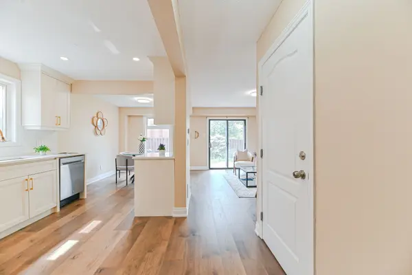 4 Lawnview CT, Brampton, ON L7G 1T4