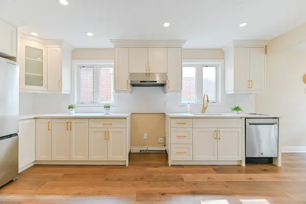 4 Lawnview CT, Brampton, ON L7G 1T4