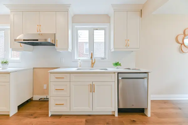 4 Lawnview CT, Brampton, ON L7G 1T4