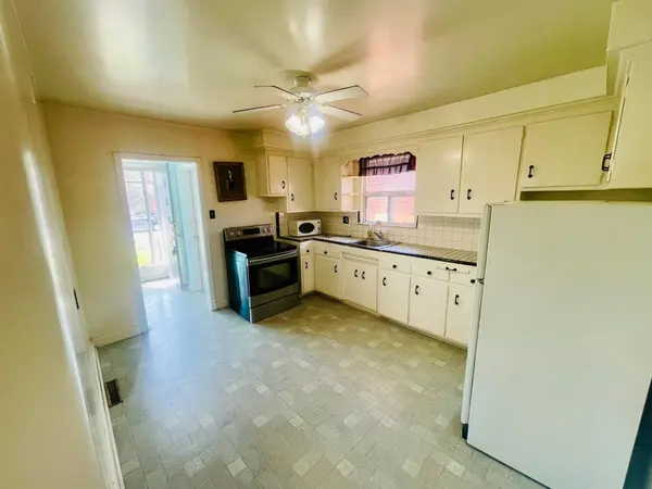 7 Placid RD, Toronto W07, ON M8Z 4A3