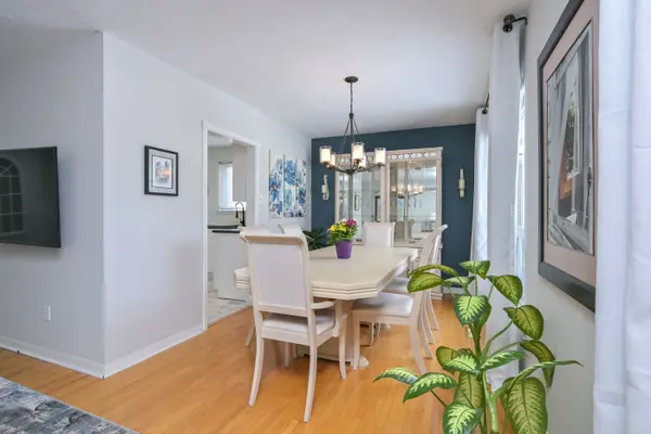 8 Beechwood CRES, Brampton, ON L6T 1Y1