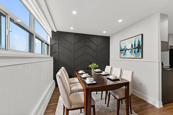 212 Kerr ST #702, Oakville, ON L6K 3B1