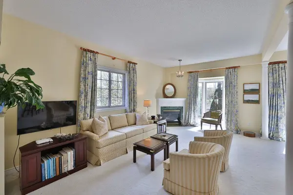 2148 Greenway TER, Burlington, ON L7M 4L1