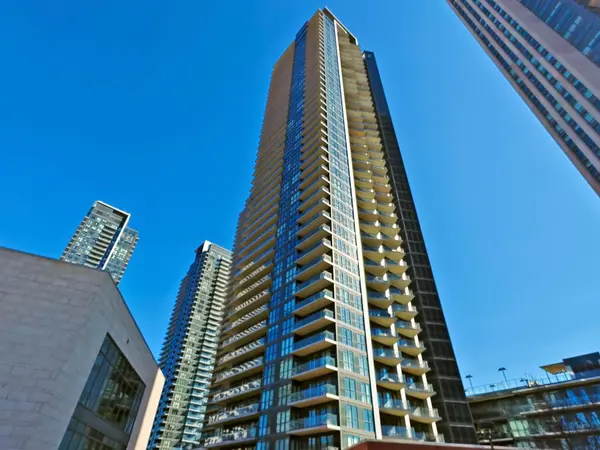 10 Parklawn RD #803, Toronto W06, ON M8Y 3H8