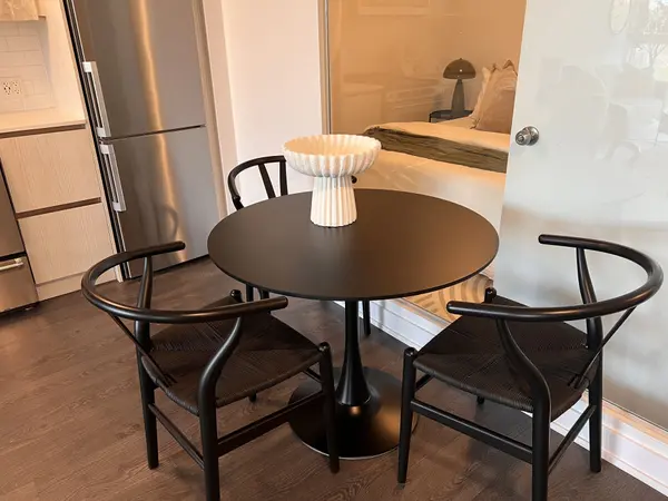 251 Manitoba ST #317, Toronto W06, ON M8Y 0C7