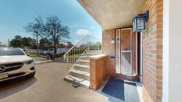 258 Grandravine DR, Toronto W05, ON M3N 1J3