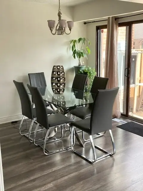 25 Baronwood CT, Brampton, ON L6V 3H6