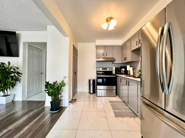 25 Baronwood CT, Brampton, ON L6V 3H6