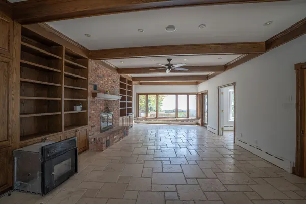 1588 Watersedge RD, Mississauga, ON L5J 1A4