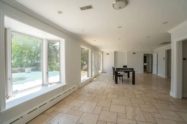 1588 Watersedge RD, Mississauga, ON L5J 1A4