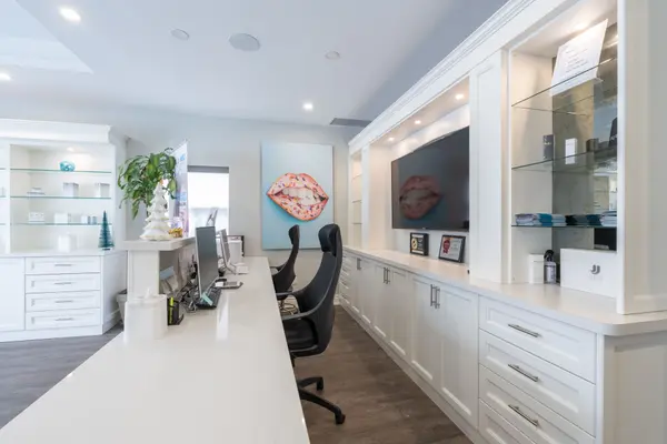 1651 Lakeshore RD W, Mississauga, ON L5J 1J4