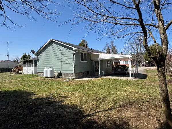 29 Hemlock ST, Highlands East, ON K0L 1M0