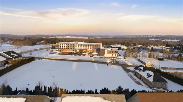 200 Kingfisher WAY #144, Mono, ON L9W 0B3