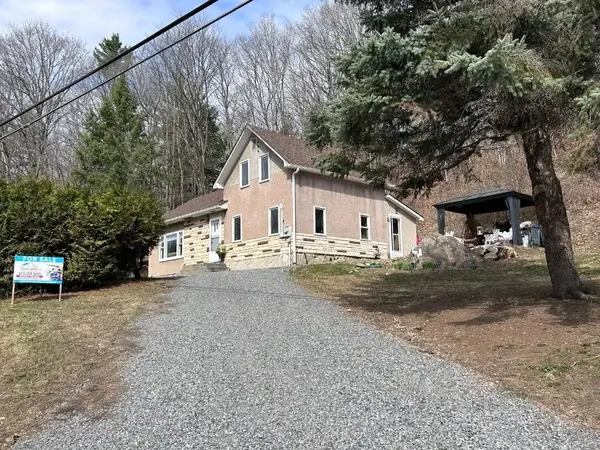 192 Monck ST, Bancroft, ON K0L 1C0