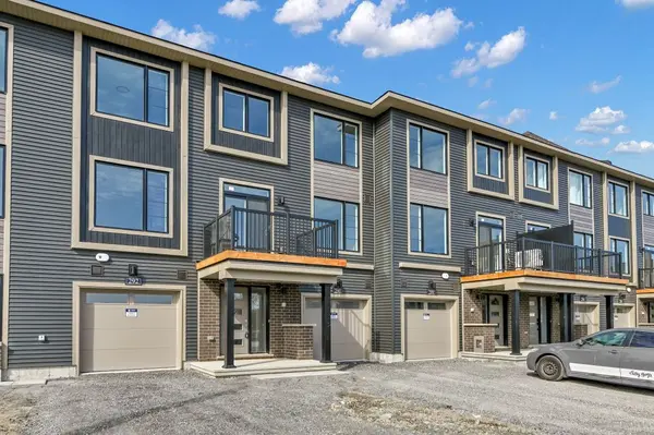 290 Bankside ST, Barrhaven, ON K2J 3M8