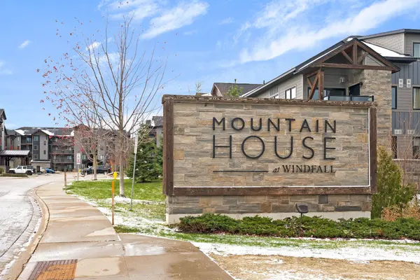 22 Beckwith LN #101, Blue Mountains, ON L9Y 3B6