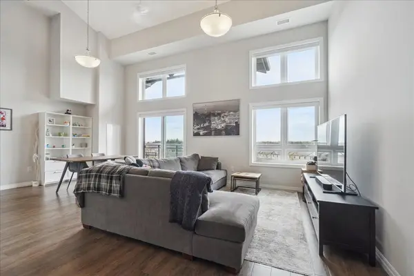 35 Kingsbury SQ #413, Guelph, ON N1L 0J4