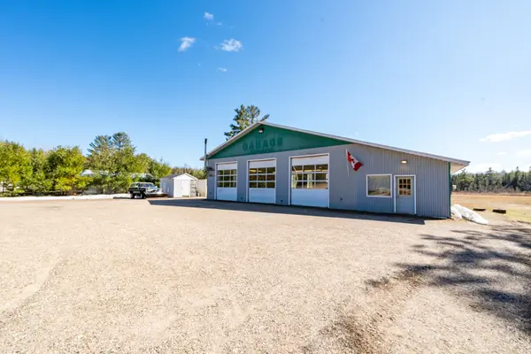 35707 Highway 17 HWY, Laurentian Hills, ON K7S 3G7