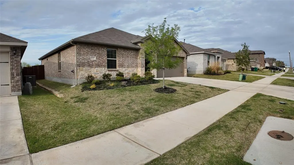 1215 Rustic View Drive, Denton, TX 76207