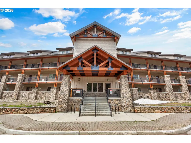 31105 E MULTORPOR DR #303, Government Camp, OR 97028