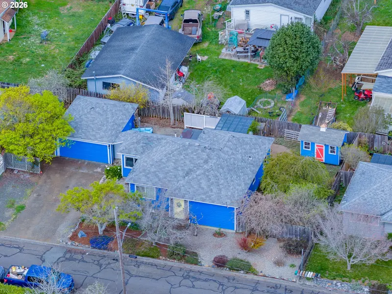 1070 W 11TH ST, Coquille, OR 97423