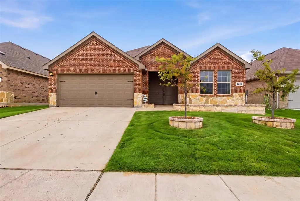 1200 Canterbury Lane, Ennis, TX 75119