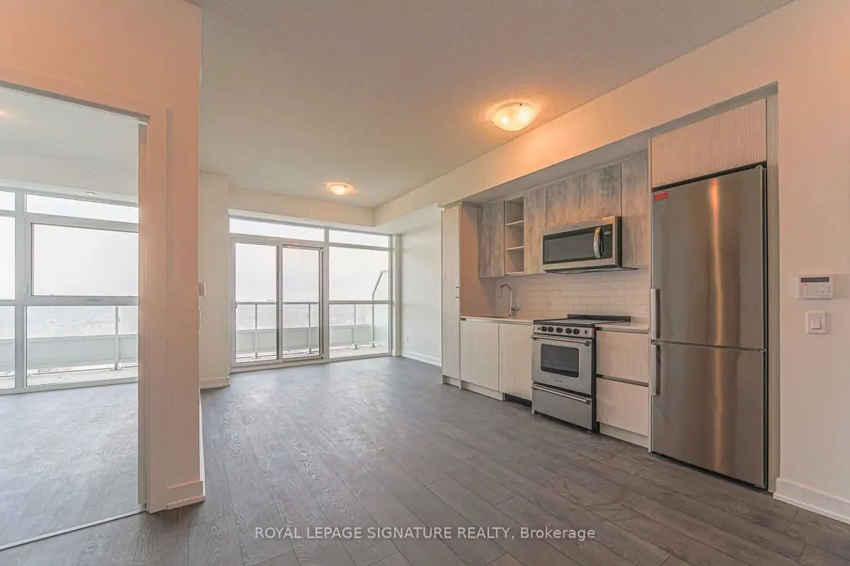 251 Manitoba ST #2401, Toronto W06, ON M8Y 4G9