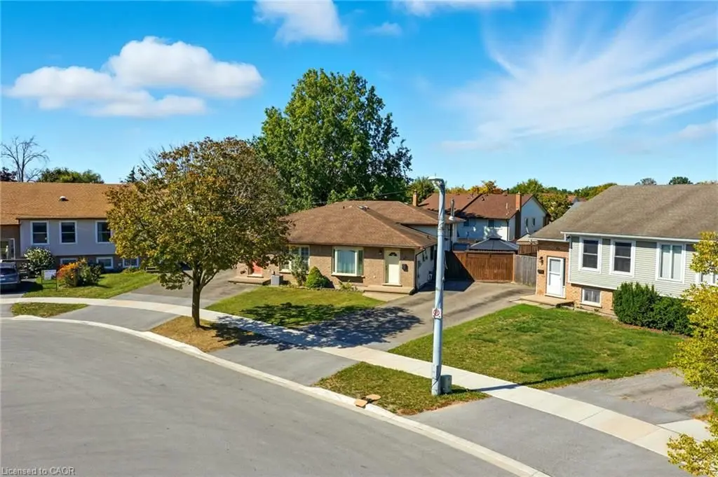 30 Rainbow CT, Welland, ON L3C 6R4