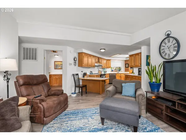 4055 ROYAL AVE, Eugene, OR 97402