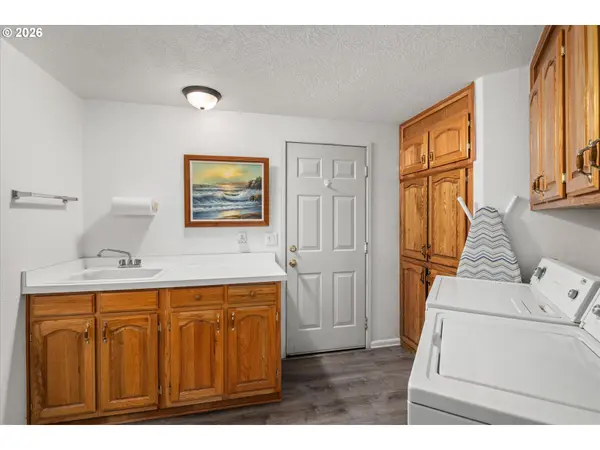 4055 ROYAL AVE, Eugene, OR 97402