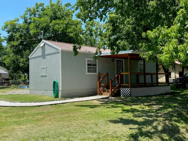 506 S Austin Street, Wolfe City, TX 75496