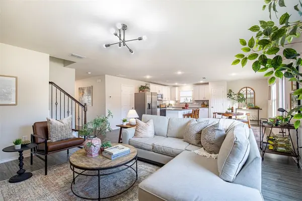 1024 Vernon Drive, Aubrey, TX 76227