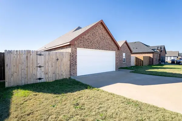 1020 Springview Lane, Mabank, TX 75147