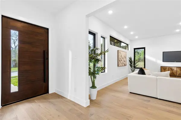 10434 Vinemont Street, Dallas, TX 75218