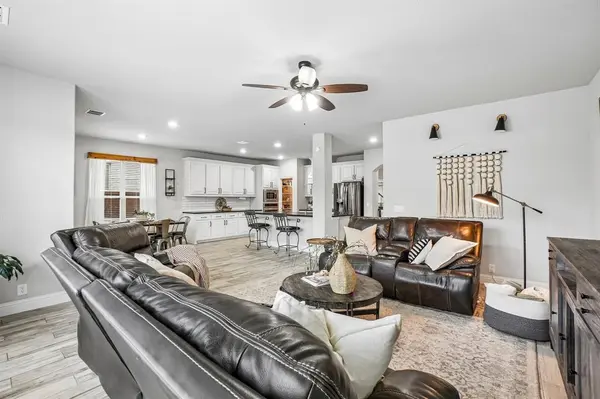 1605 Benny Lane, Little Elm, TX 75068