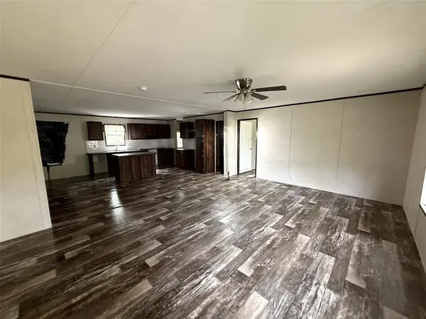 106 Summers Circle, Azle, TX 76020