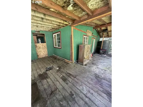 1499 CARLSON RD, Reedsport, OR 97467