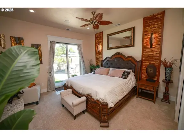 571 RIVER LOOP 2, Eugene, OR 97404