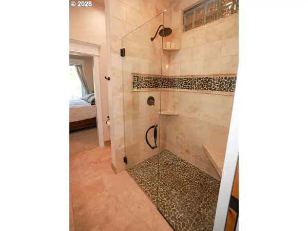 571 RIVER LOOP 2, Eugene, OR 97404