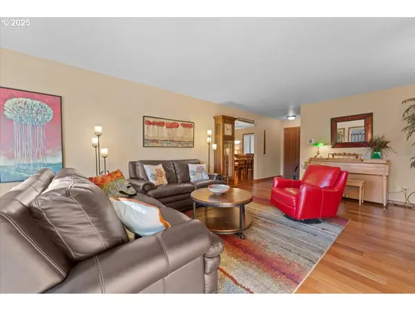 2104 NE 165TH DR, Portland, OR 97230