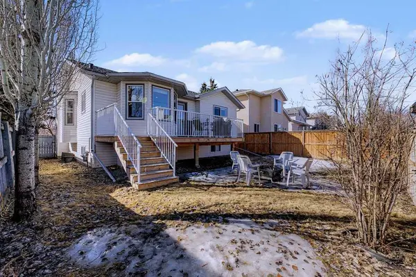 24 Sunlake CIR SE, Calgary, AB T2X 3J2