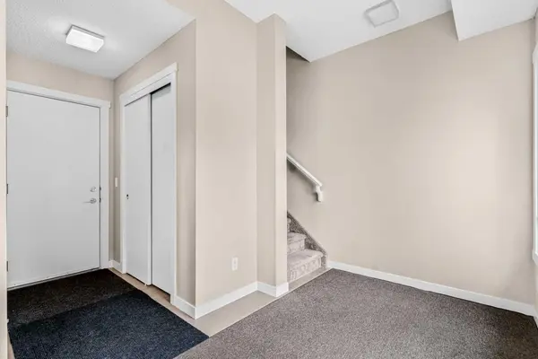 218 Sherwood SQ NW #601, Calgary, AB T3R 0Y2