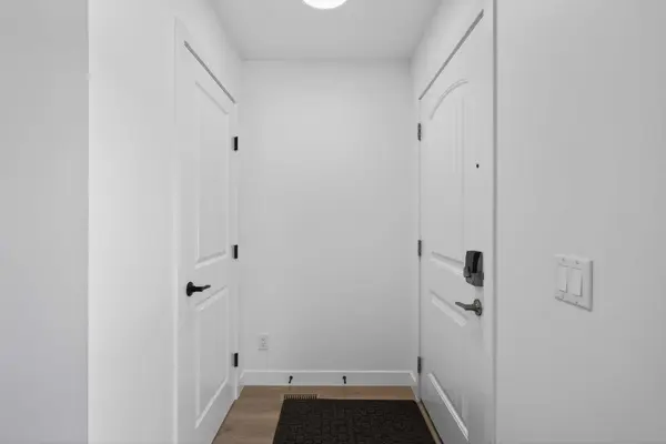 12 Heirloom CRES SE, Calgary, AB T3S0G9