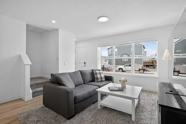 12 Heirloom CRES SE, Calgary, AB T3S0G9