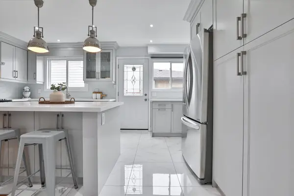 92 Picola CT, Toronto C15, ON M2H 2N4