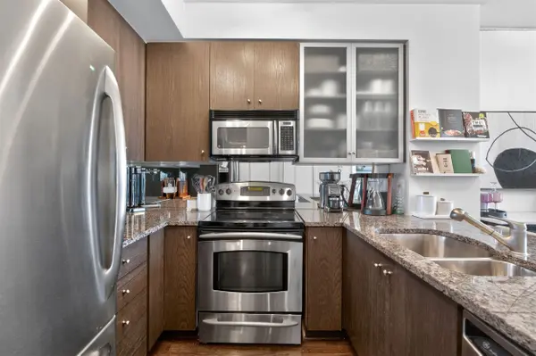 438 King ST #1416, Toronto C01, ON M5V 3T9