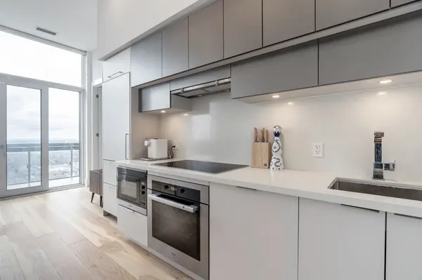 39 Roehampton AVE #4604, Toronto C10, ON M4P 1P9