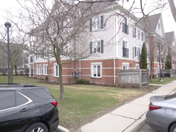 102 Aspen Springs DR #106, Clarington, ON L1C 5N6