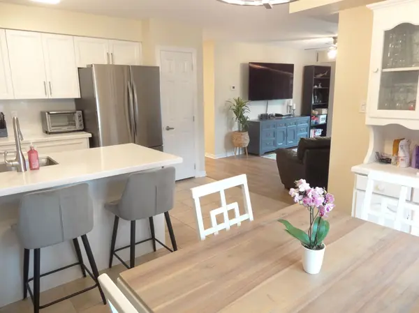 102 Aspen Springs DR #106, Clarington, ON L1C 5N6